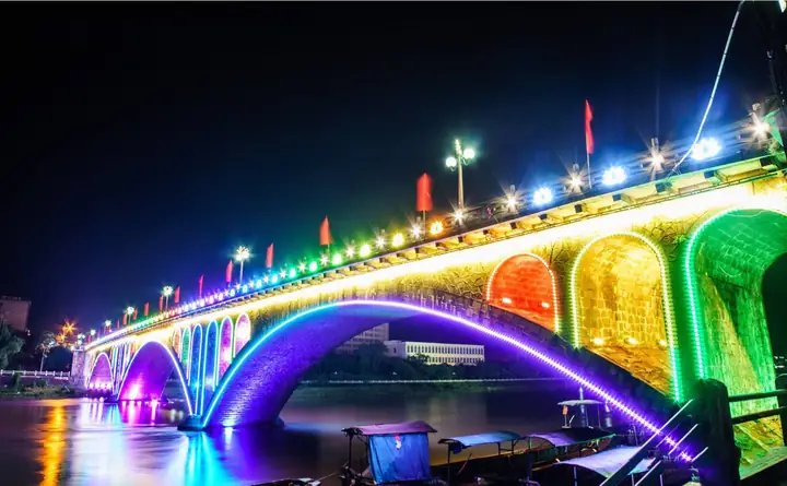 1. Ngày 1: Móng Cái – Cửa Khẩu – Chợ Móng Cái