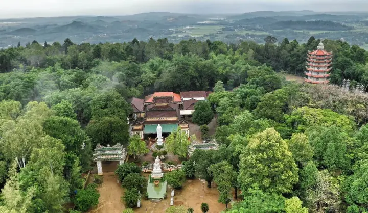Núi Thiên Ấn Và Chùa Thiên Ấn Núi Thiên Ấn Và Chùa Thiên Ấn