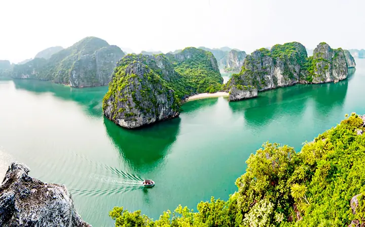 Quảng Ninh Nổi Tiếng Với Khung Cảnh Thiên Nhiên Đẹp Như Tranh Vẽ
