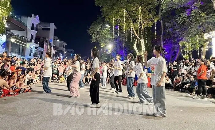 Ghép Đôi Phố Đi Bộ Hà Nội: Những Điều Cần Biết Về Phong Trào Giao Lưu Trẻ Trung