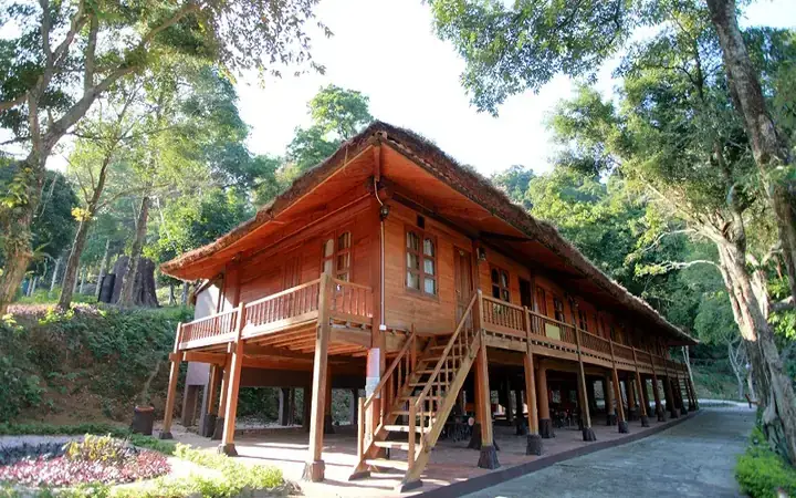 Khu Du Lịch Ao Vua: Thác Nước Và Huyền Thoại Sơn Tinh Thủy Tinh Khu Du Lịch Ao Vua: Thác Nước Và Huyền Thoại Sơn Tinh Thủy Tinh