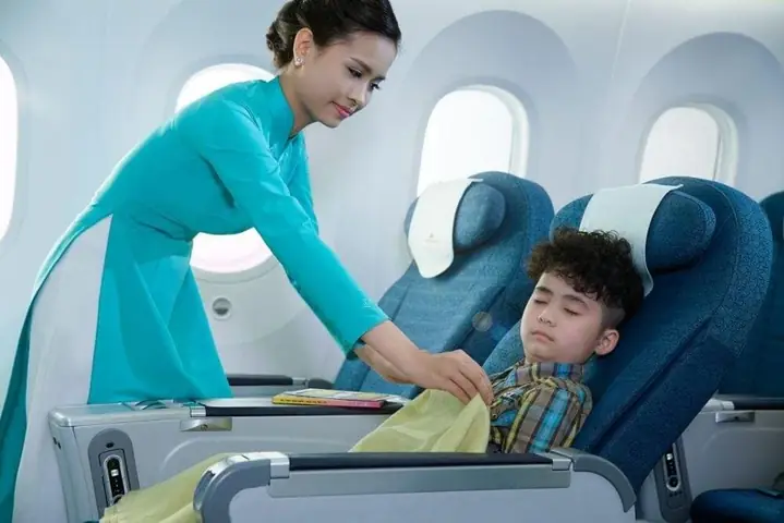 Trẻ Em Đi Máy Bay Cần Chuẩn Bị Giấy Tờ Gì? 5+ Lưu Ý Phụ Huynh Cần ...