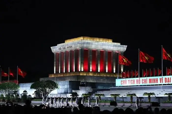 'dưới Cờ Vinh Quang' Và Khoảnh Khắc Đổi Gác Tại Lăng Bác Lay Động ...