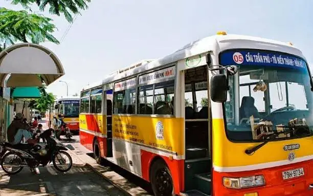 Cách 3: Di Chuyển Bằng Xe Bus