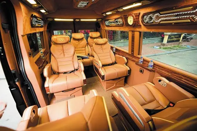 Cách 2: Di Chuyển Bằng Xe Limousine