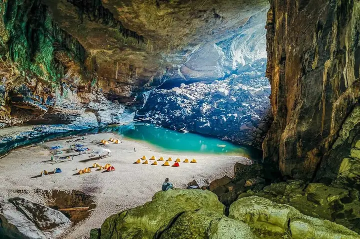 Hang Sơn Đoòng Ở Quảng Bình: Dưới Bóng Tối Hùng Vĩ Của Thiên Nhiên