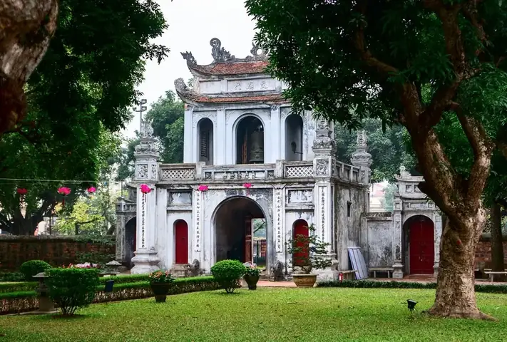 Hiệu Trưởng Đầu Tiên Của Quốc Tử Giám