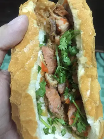 Bánh Mì Đêm: Nét Ẩm Thực Độc Đáo Của Cần Thơ