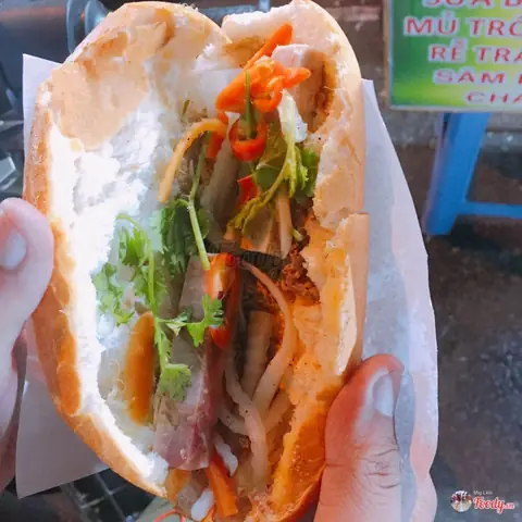 Bánh Mì Ba Cô Ninh Kiều: Hơn 1000 Ổ Bánh Mỗi Ngày