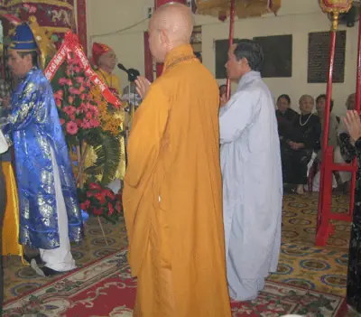 Tất Cả Các Người Con Đất Việt, Không Phân Biệt Tuổi Tác, Tôn Giáo... Đều Tưởng Nhớ Đến Ngày Giỗ Tổ, Lhô
