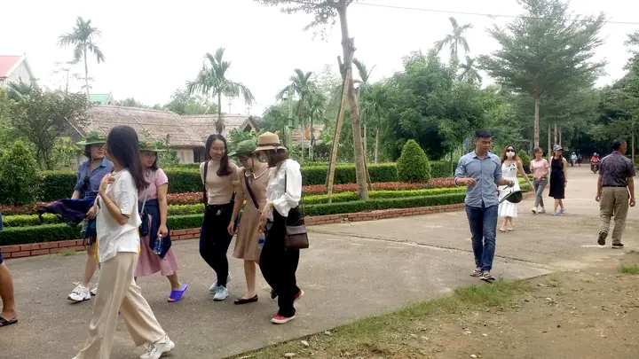 Bồi Hồi, Xúc Động Khi Về Thăm Quê Ngoại Của Chủ Tịch Hồ Chí Minh