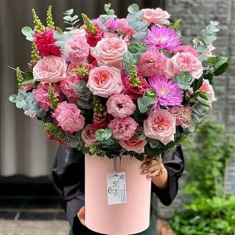 Kết Hợp Với Hoa Hồng Hoặc Các Loài Hoa Khác