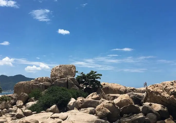 Sự Tích Hòn Chồng Hòn Vợ Nha Trang