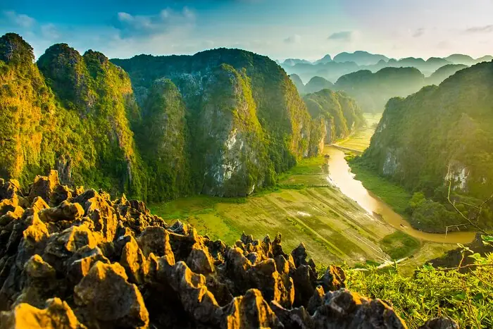 Mùa Ở Việt Nam Có Gì Đặc Biệt? Khám Phá 2 Mùa Khác Biệt Từ Bắc Vào Nam