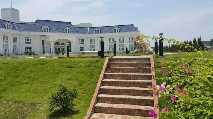 15. Polaris Hotel