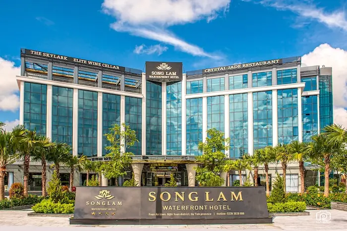 10. Khách Sạn Sông Lam Waterfront