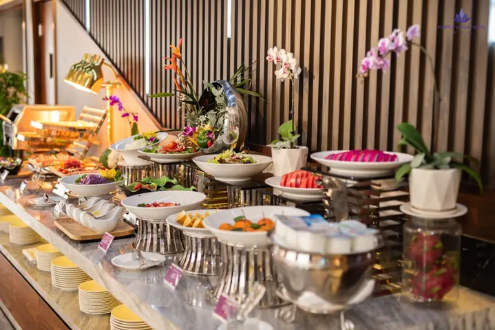 Khách Sạn Nha Trang Có Buffet Sáng: Top 8 Địa Điểm Không Thể Bỏ Lỡ Khách Sạn Nha Trang Có Buffet Sáng: Top 8 Địa Điểm Không Thể Bỏ Lỡ