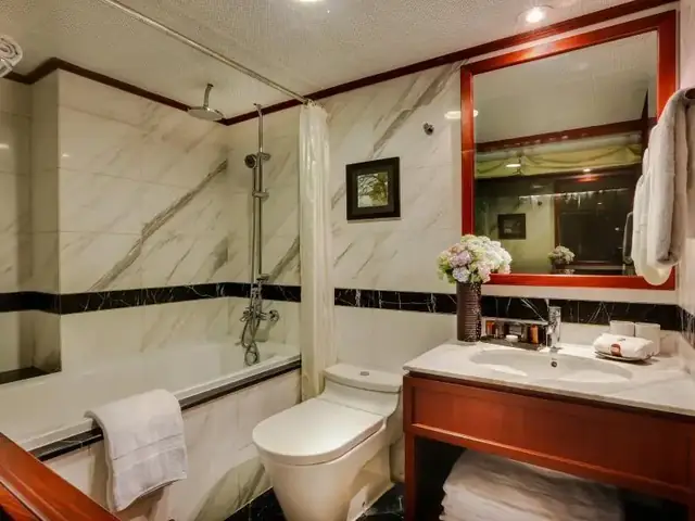Conifer Boutique Hotel - Khách Sạn Tràng Tiền