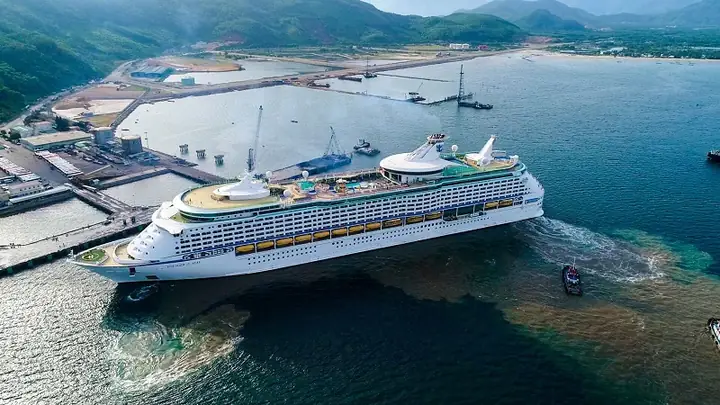 Xe Từ Sân Bay Phú Bài Huế Đi Cảng Chân Mây Lăng Cô