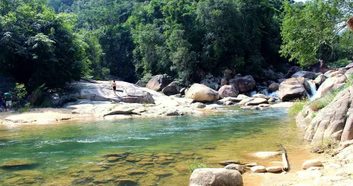 Thác Suối Nguồn – Ngắm Nhìn Vẻ Đẹp Hoang Sơ