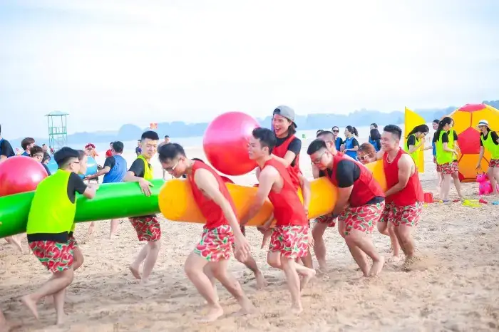 1 Trò Chơi "khiêng Người Tung Bóng" 1 Trò Chơi "khiêng Người Tung Bóng"