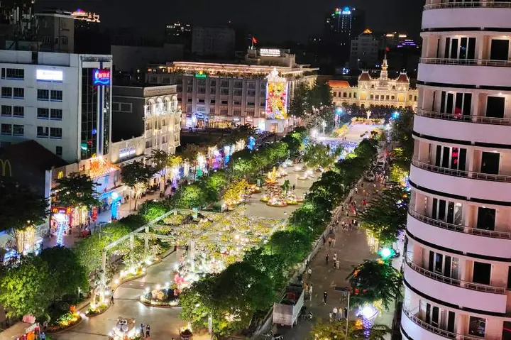 Phố Đi Bộ Nguyễn Huệ