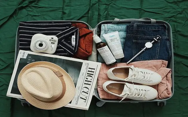 Chuẩn Bị Đủ Đồ Dùng, Trang Phục