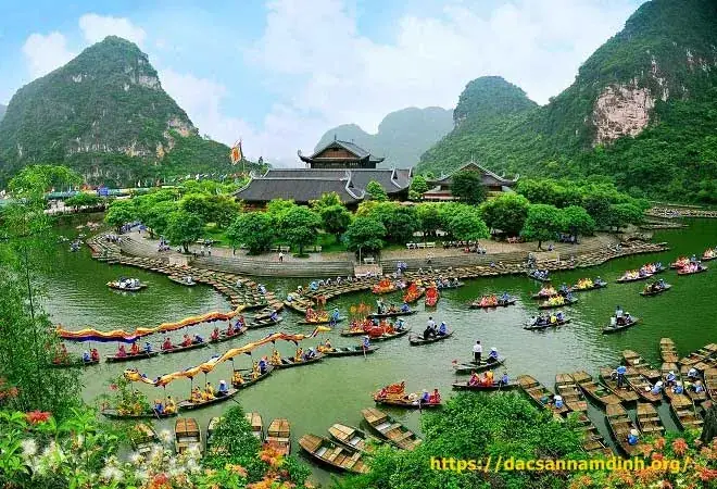 Ninh Bình: Khám Phá Vẻ Đẹp Trầm Lắng Của Cố Đô Ninh Bình: Khám Phá Vẻ Đẹp Trầm Lắng Của Cố Đô