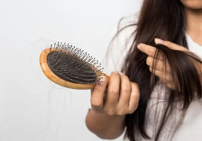 Rụng Tóc Sau Khi Làm Tóc Có Bình Thường Không?