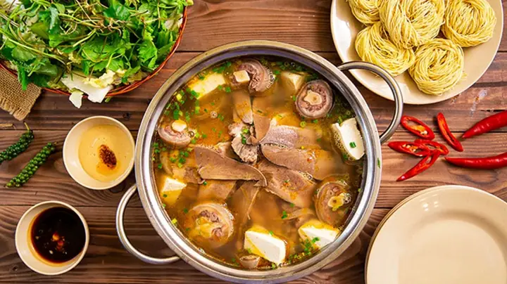 Bước Vào Thế Giới Của Lẩu Bò Nha Trang Để Cảm Nhận Câu Chuyện Về Hương Vị Và Văn Hóa Ẩm Thực Địa Phương