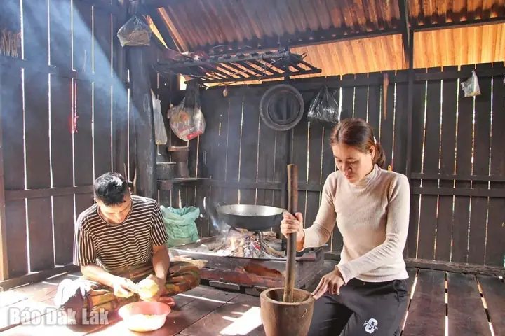 Lẩu Gà Lá É Buôn Ma Thuột