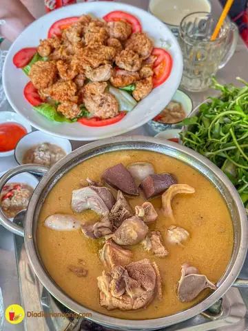 Cuối Tuần Đổi Gió Xuống Biên Hòa Chơi Được Bạn Dẫn Đi Ăn Lẩu Chao Vịt Bán Lâu Năm Dù Tít Trong Hẻm Sâu Nhưng Rất Là Đông Khách.