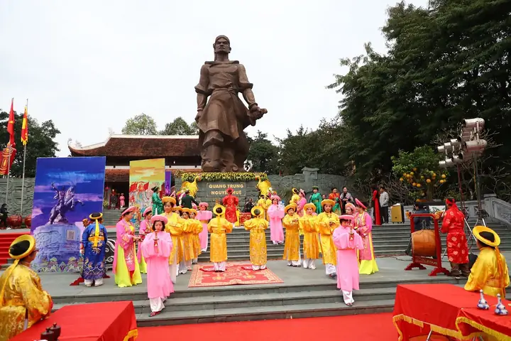 Những Lễ Hội Mùa Xuân Nổi Tiếng Ở Việt Nam Hãy Một Lần Trải Nghiệm Sau Tết Nguyên Đán - Ảnh 3.