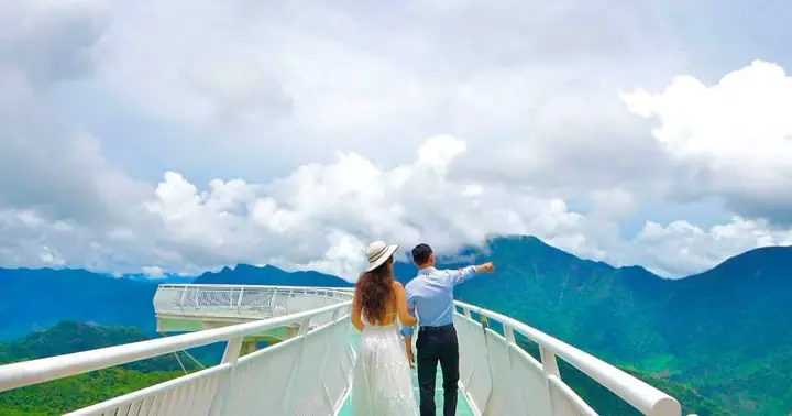 Sáng: Thức Dậy Giữa Núi Rừng – Khám Phá Thiên Nhiên