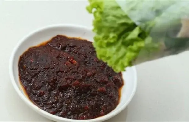 Mắm Ruốc Là Gì? Cách Phân Biệt Mắm Tôm Và Mắm Ruốc