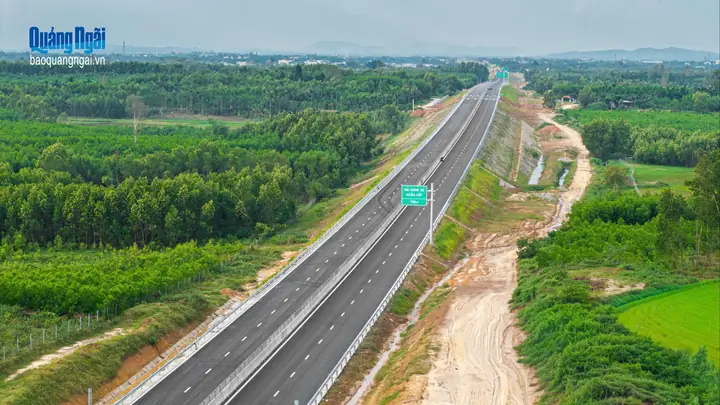 Cao Tốc Quảng Ngãi - Hoài Nhơn Thông Xe Vào Sáng 19/12/2025