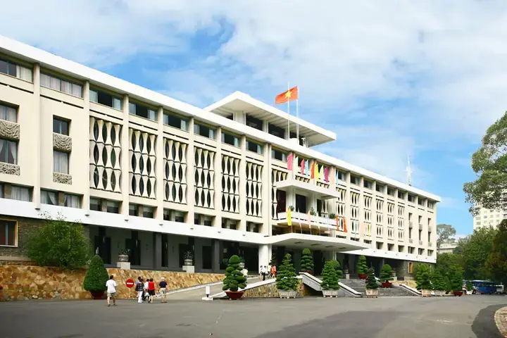 Mua Vé Trực Tuyến Qua Website Chính Thức Của Nhà Điều Hành