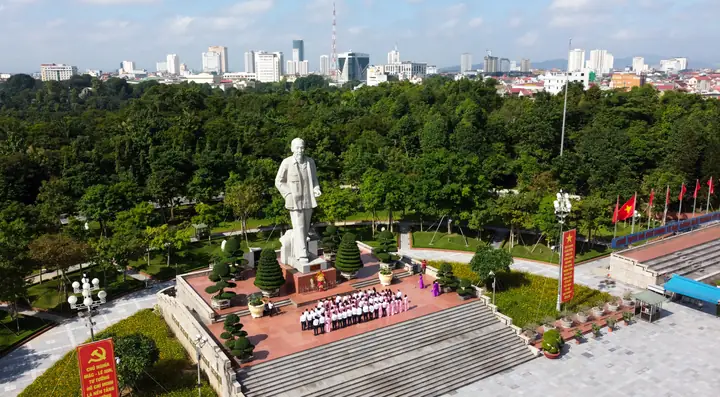 Tượng Đài Chủ Tịch Hồ Chí Minh Tượng Đài Chủ Tịch Hồ Chí Minh