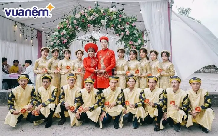 Nhà Trai Sang Nhà Gái Để Tiến Hành Nghi Thức