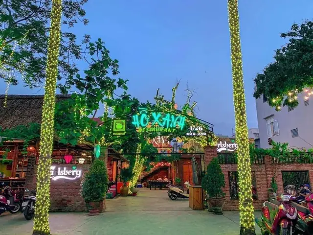 Giới Thiệu Về Nhà Hàng Hồ Xanh