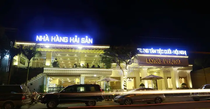 Nhà Hàng Long Phụng Tam Kỳ: Cẩm Nang Ẩm Thực Hải Sản & Tiệc Cưới Uy Tín