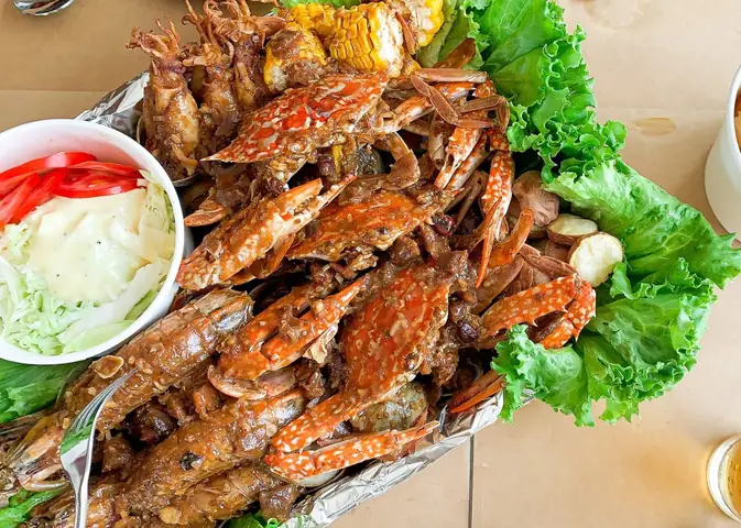 11. Nhà Hàng Quảng Hiền