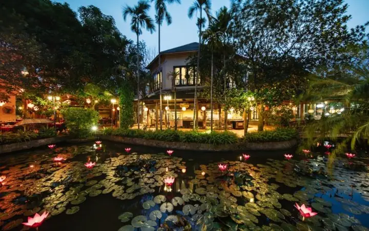 Nhà Hàng Sen Tây Hồ