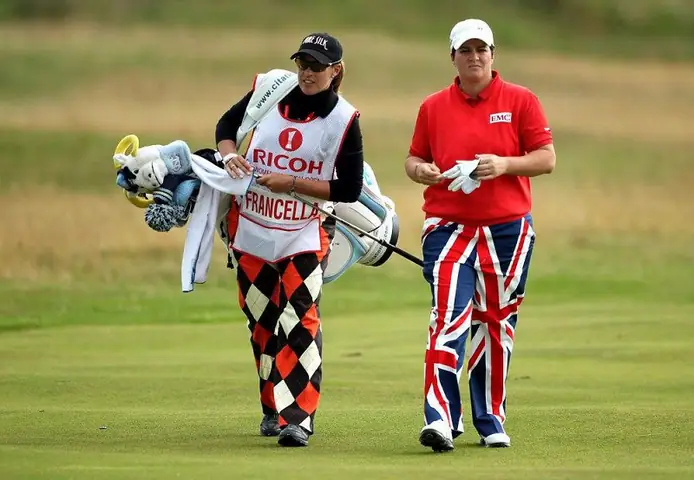 Caddy Golf Là Gì? Hiểu Đúng Về Nghề “nhặt Bóng” Trên Sân Golf