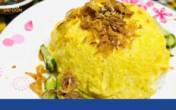 Cơm Gà Trùm Mền – Một Trong Những Món Ăn Lạ Ở Sài Gòn Cơm Gà Trùm Mền – Một Trong Những Món Ăn Lạ Ở Sài Gòn