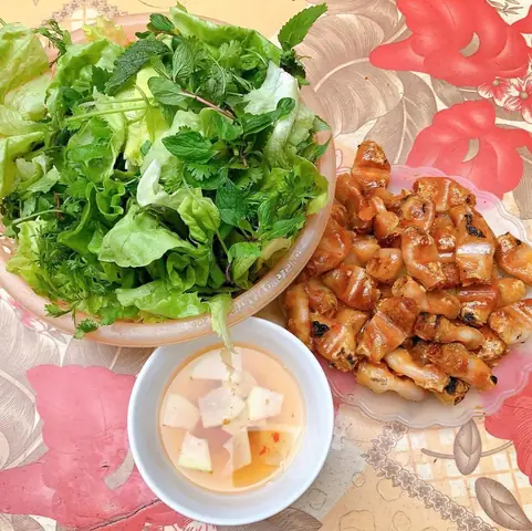 Thanh Hóa Ăn Ở Đâu Ngon? Quán Chả Tôm Bà Thật