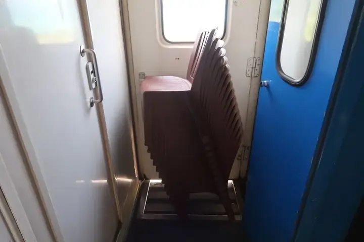 Vietnam_famo_train_chairs Vietnam_famo_train_chairs