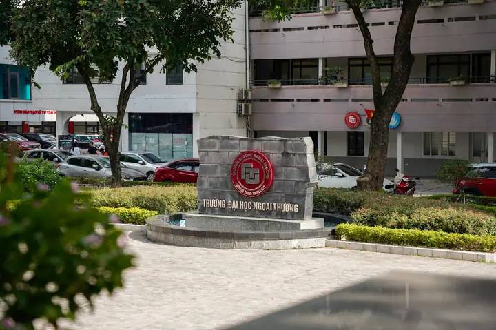 Trường Đại Học Ngoại Thương Có Địa Chỉ Mới Là Số 91 Chùa Láng, Phường Láng, Hà Nội. (ảnh: Xaydungchinhsach.chinhphu.vn) Trường Đại Học Ngoại Thương Có Địa Chỉ Mới Là Số 91 Chùa Láng, Phường Láng, Hà Nội. (ảnh: Xaydungchinhsach.chinhphu.vn)