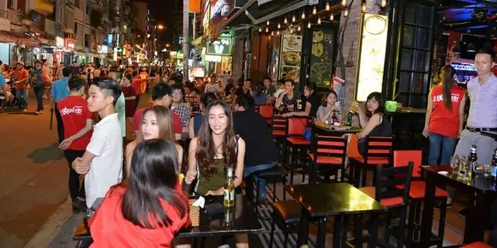 Uống Gì Ở Phố Tây Bùi Viện?