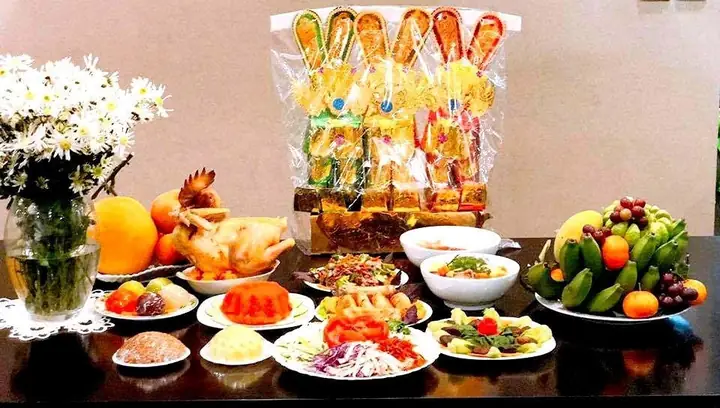 Ngày Ông Công, Ông Táo 23 Tháng Chạp (âm Lịch) Năm Nay Là Thứ Sáu Ngày 2/2/2024 (dương Lịch). Theo Phong Tục Tập Quán, Các Gia Đình Có Thể Chuẩn Bị Những Mâm Cỗ Cúng Để Tiễn Ông Công, Ông Táo Về Trời Trước 12h Trưa. Tuy Nhiên, Cũng Có Nhiều Gia Đình Chọn Cúng Trước Ngày Chính.